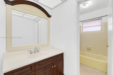 Villa ou maison à vendre à Miami, Floride: 3 chambres, 165.55 m2 № 1859011 - photo 8