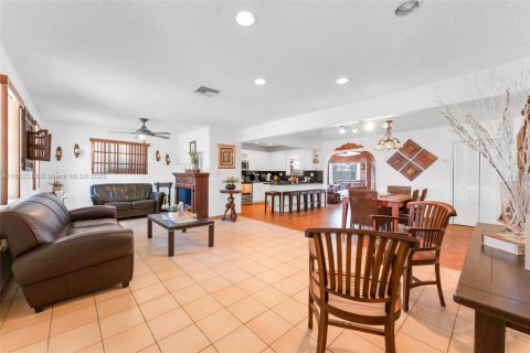 Villa ou maison à vendre à Miami, Floride: 3 chambres, 165.55 m2 № 1859011 - photo 11