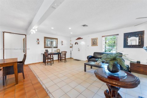 Villa ou maison à vendre à Miami, Floride: 3 chambres, 165.55 m2 № 1859011 - photo 13
