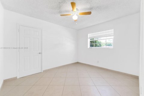 Villa ou maison à vendre à Miami, Floride: 3 chambres, 165.55 m2 № 1859011 - photo 6