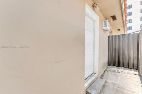 Villa ou maison à vendre à Miami, Floride: 3 chambres, 165.55 m2 № 1859011 - photo 5