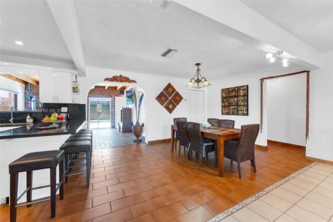 Villa ou maison à vendre à Miami, Floride: 3 chambres, 165.55 m2 № 1859011 - photo 15