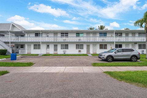 Condominio en Miami Gardens, Florida, 1 dormitorio  № 2168887