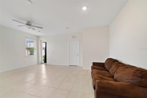 Adosado en venta en Kissimmee, Florida, 4 dormitorios, 173.45 m2 № 2213500 - foto 5