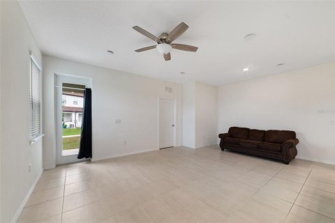 Adosado en venta en Kissimmee, Florida, 4 dormitorios, 173.45 m2 № 2213500 - foto 4