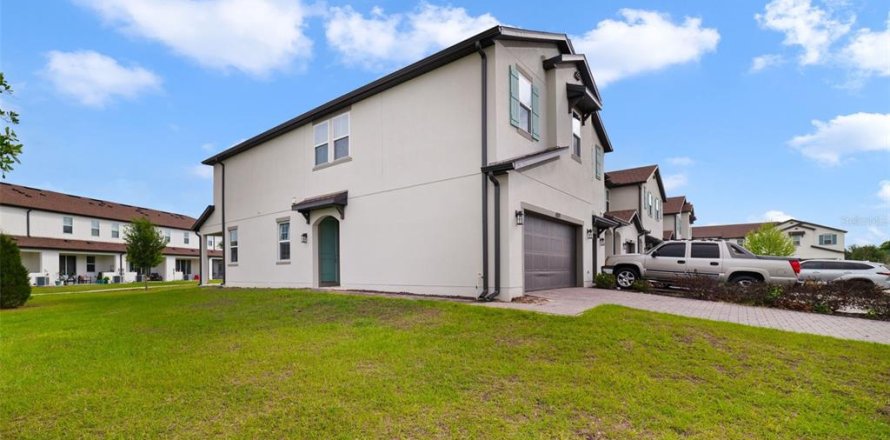 Adosado en Kissimmee, Florida 4 dormitorios, 173.45 m2 № 2213500