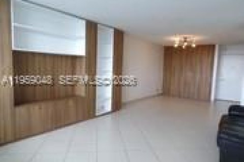 Condominio en alquiler en Miami Beach, Florida, 1 dormitorio, 84.54 m2 № 2017832 - foto 2