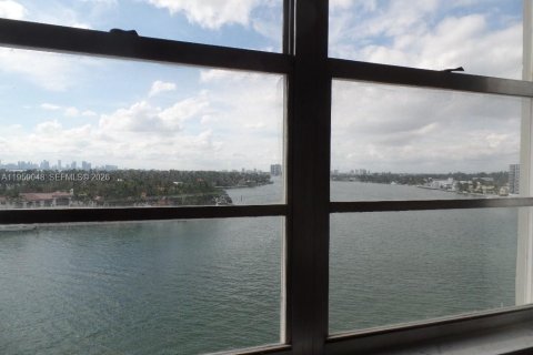 Condominio en alquiler en Miami Beach, Florida, 1 dormitorio, 84.54 m2 № 2017832 - foto 6