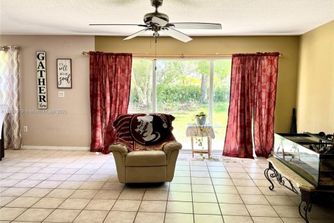 Casa en venta en Pembroke Pines, Florida, 4 dormitorios, 251.67 m2 № 1790631 - foto 7