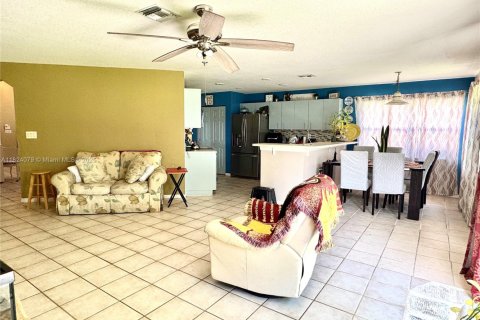 Casa en venta en Pembroke Pines, Florida, 4 dormitorios, 251.67 m2 № 1790631 - foto 6