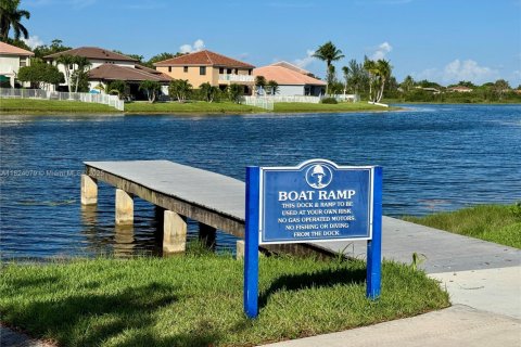 Casa en venta en Pembroke Pines, Florida, 4 dormitorios, 251.67 m2 № 1790631 - foto 28