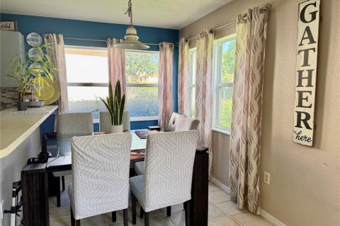 Casa en venta en Pembroke Pines, Florida, 4 dormitorios, 251.67 m2 № 1790631 - foto 11