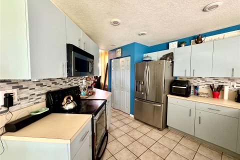 Casa en venta en Pembroke Pines, Florida, 4 dormitorios, 251.67 m2 № 1790631 - foto 10