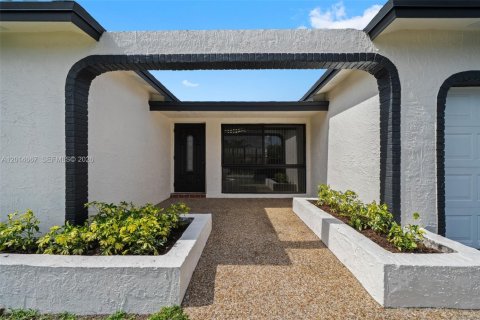 House in Sunrise, Florida 3 bedrooms, 144.46 sq.m. № 2087118 - photo 5