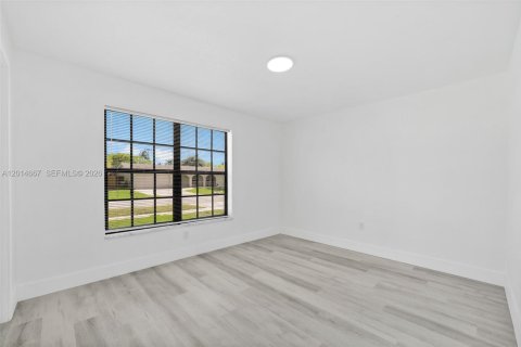 House in Sunrise, Florida 3 bedrooms, 144.46 sq.m. № 2087118 - photo 30