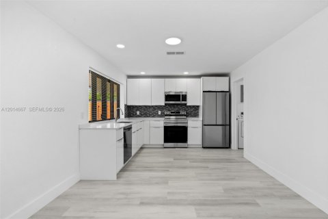 House in Sunrise, Florida 3 bedrooms, 144.46 sq.m. № 2087118 - photo 13
