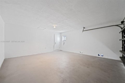 House in Sunrise, Florida 3 bedrooms, 144.46 sq.m. № 2087118 - photo 19