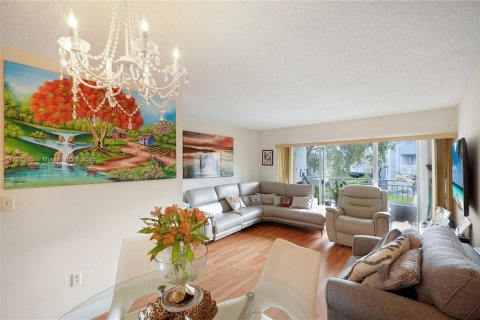 Condo in Miami, Florida, 1 bedroom  № 1862400 - photo 18