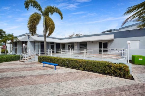 Condo in Miami, Florida, 1 bedroom  № 1862400 - photo 6