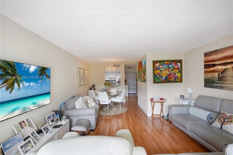 Condo in Miami, Florida, 1 bedroom  № 1862400 - photo 20