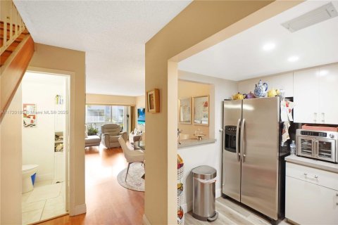 Condo in Miami, Florida, 1 bedroom  № 1862400 - photo 15