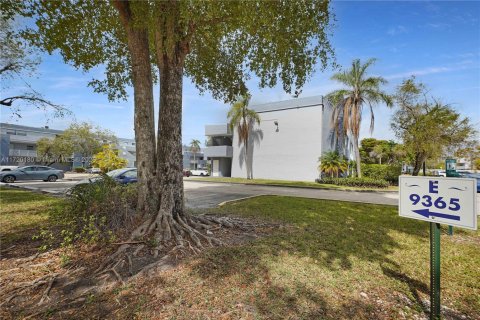 Condo in Miami, Florida, 1 bedroom  № 1862400 - photo 8