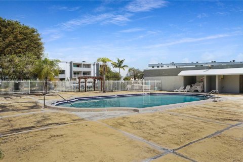 Condo in Miami, Florida, 1 bedroom  № 1862400 - photo 11