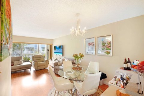 Condo in Miami, Florida, 1 bedroom  № 1862400 - photo 16