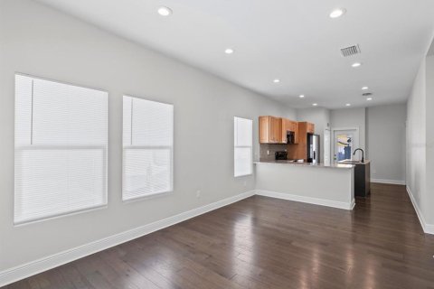 Casa en venta en Tampa, Florida, 3 dormitorios, 128.39 m2 № 2095259 - foto 2