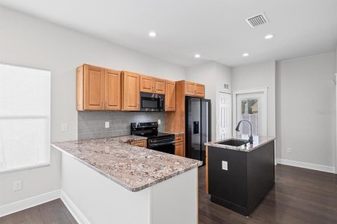 Casa en venta en Tampa, Florida, 3 dormitorios, 128.39 m2 № 2095259 - foto 30