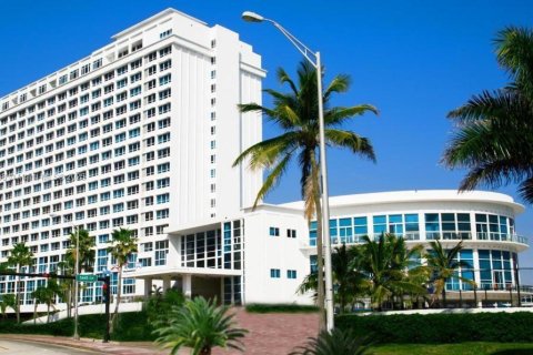 Купить коммерческую недвижимость в Майами-Бич, Флорида № 1985142 - фото 1