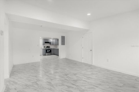 Casa en venta en Orlando, Florida, 3 dormitorios, 102.19 m2 № 1914425 - foto 3