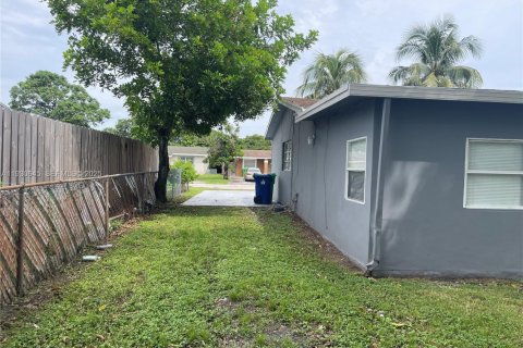 Снять в аренду виллу или дом в Санрайз, Флорида 5 спален, 158.31м2, № 1989430 - фото 26