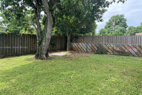 Снять в аренду виллу или дом в Санрайз, Флорида 5 спален, 158.31м2, № 1989430 - фото 24