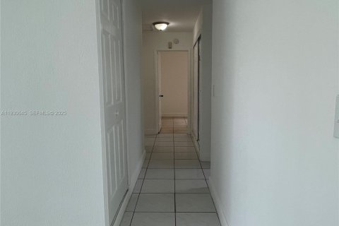 Снять в аренду виллу или дом в Санрайз, Флорида 5 спален, 158.31м2, № 1989430 - фото 29