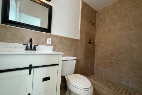 Снять в аренду виллу или дом в Санрайз, Флорида 5 спален, 158.31м2, № 1989430 - фото 20