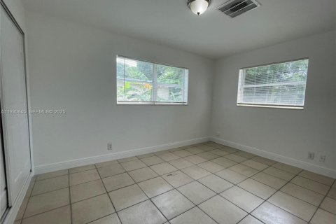 Снять в аренду виллу или дом в Санрайз, Флорида 5 спален, 158.31м2, № 1989430 - фото 18