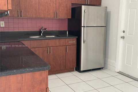 Снять в аренду виллу или дом в Санрайз, Флорида 5 спален, 158.31м2, № 1989430 - фото 5