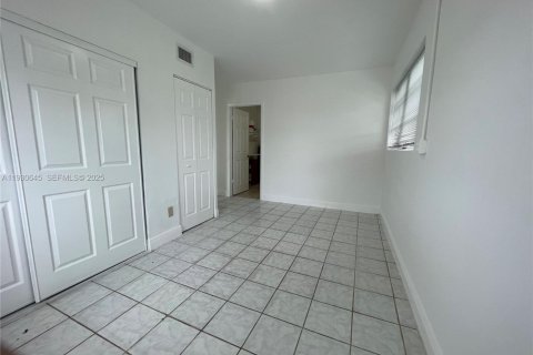 Снять в аренду виллу или дом в Санрайз, Флорида 5 спален, 158.31м2, № 1989430 - фото 15