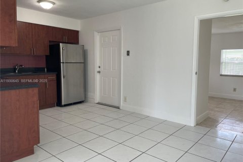 Снять в аренду виллу или дом в Санрайз, Флорида 5 спален, 158.31м2, № 1989430 - фото 7