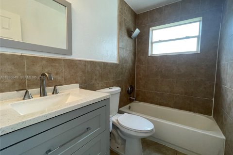 Снять в аренду виллу или дом в Санрайз, Флорида 5 спален, 158.31м2, № 1989430 - фото 17