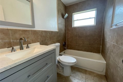 Снять в аренду виллу или дом в Санрайз, Флорида 5 спален, 158.31м2, № 1989430 - фото 16