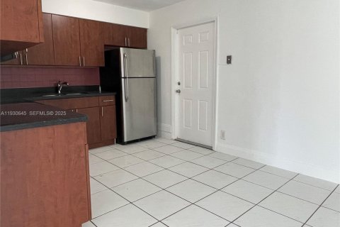 Снять в аренду виллу или дом в Санрайз, Флорида 5 спален, 158.31м2, № 1989430 - фото 6