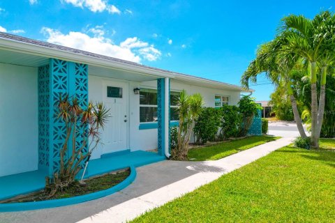 Propiedad comercial en Treasure Island, Florida 4 dormitorios, 204.76 m2 № 2116833