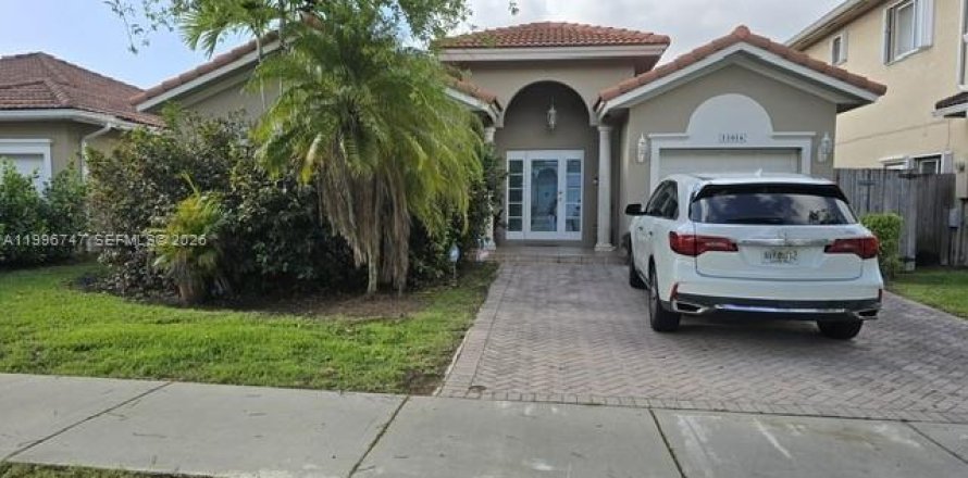 Casa en Miami, Florida 3 dormitorios, 154.96 m2 № 2058704