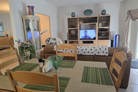 Casa en venta en Miami, Florida, 3 dormitorios, 154.96 m2 № 2058704 - foto 16