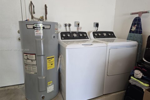 Casa en venta en Miami, Florida, 3 dormitorios, 154.96 m2 № 2058704 - foto 26