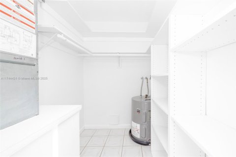 Apartamento en alquiler en Miami, Florida, 1 dormitorio, 64.2 m2 № 1958255 - foto 13