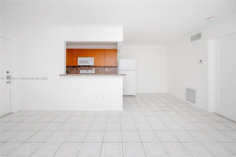 Apartamento en alquiler en Miami, Florida, 1 dormitorio, 64.2 m2 № 1958255 - foto 1