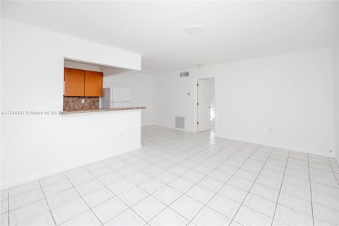 Apartamento en alquiler en Miami, Florida, 1 dormitorio, 64.2 m2 № 1958255 - foto 3
